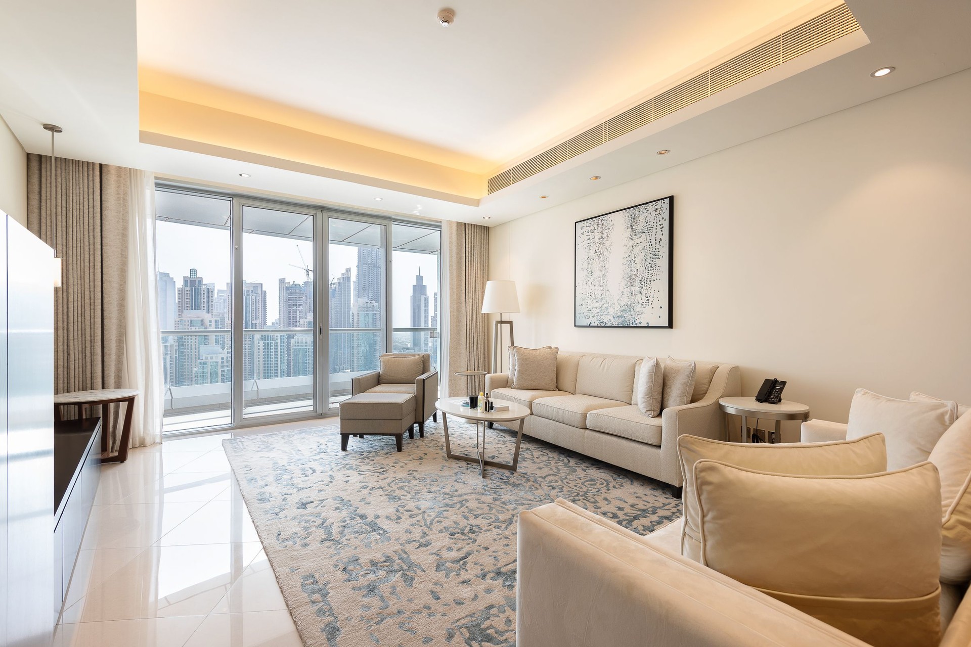 2 Bedroom Serviced Apartment in Downtown Dubai: Image 1