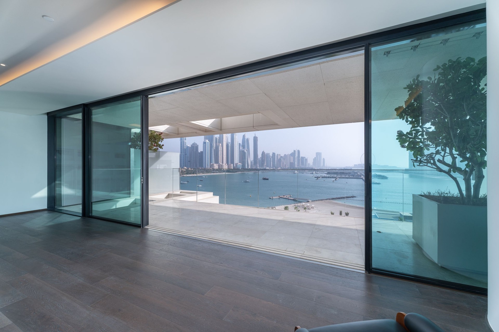 Exclusive Waterfront Penthouse Apt | Palm Jumeirah: Image 1