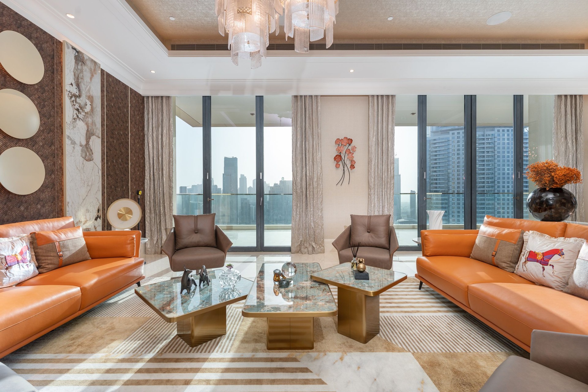 Exclusive Fully Upgraded Luxury Penthouse Apartment in Downtown Dubai: Image 1