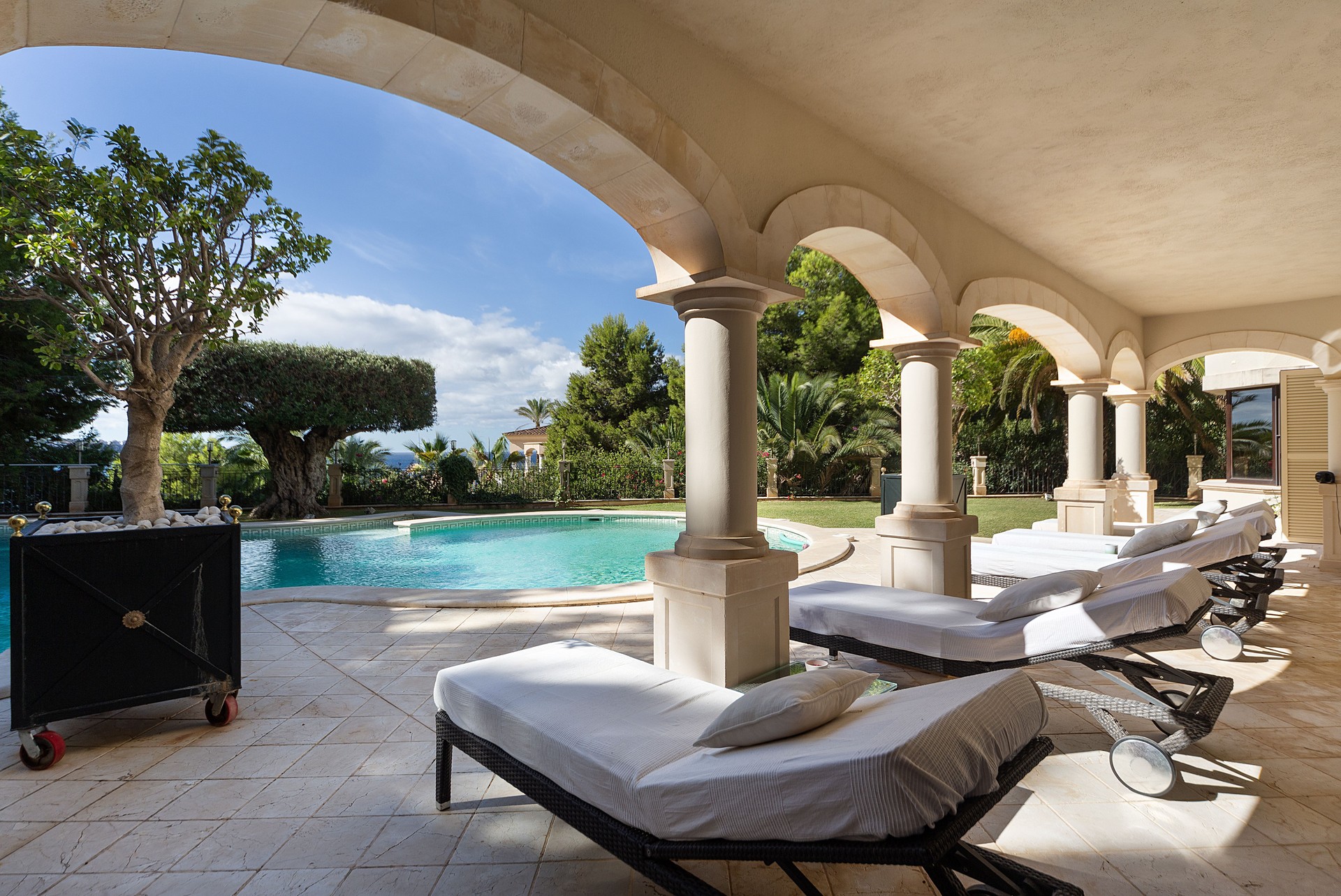 Elegant Villa with Sea Views in Costa de la Calma: Image 1