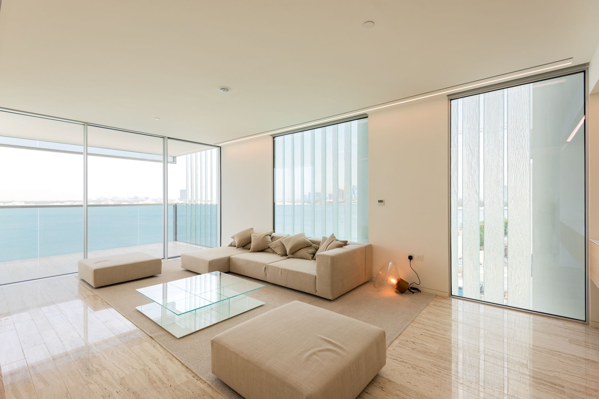 Stunning Sea View Apartment on Palm Jumeirah: Image 1
