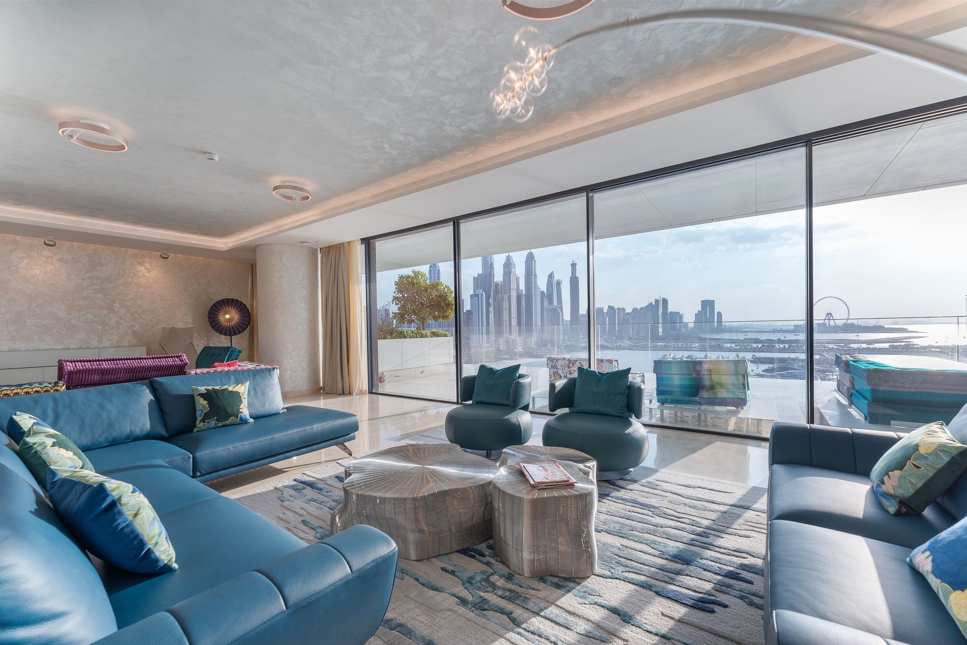 VIP Designer Penthouse in Waterfront Palm Jumeirah Residence: Image 1