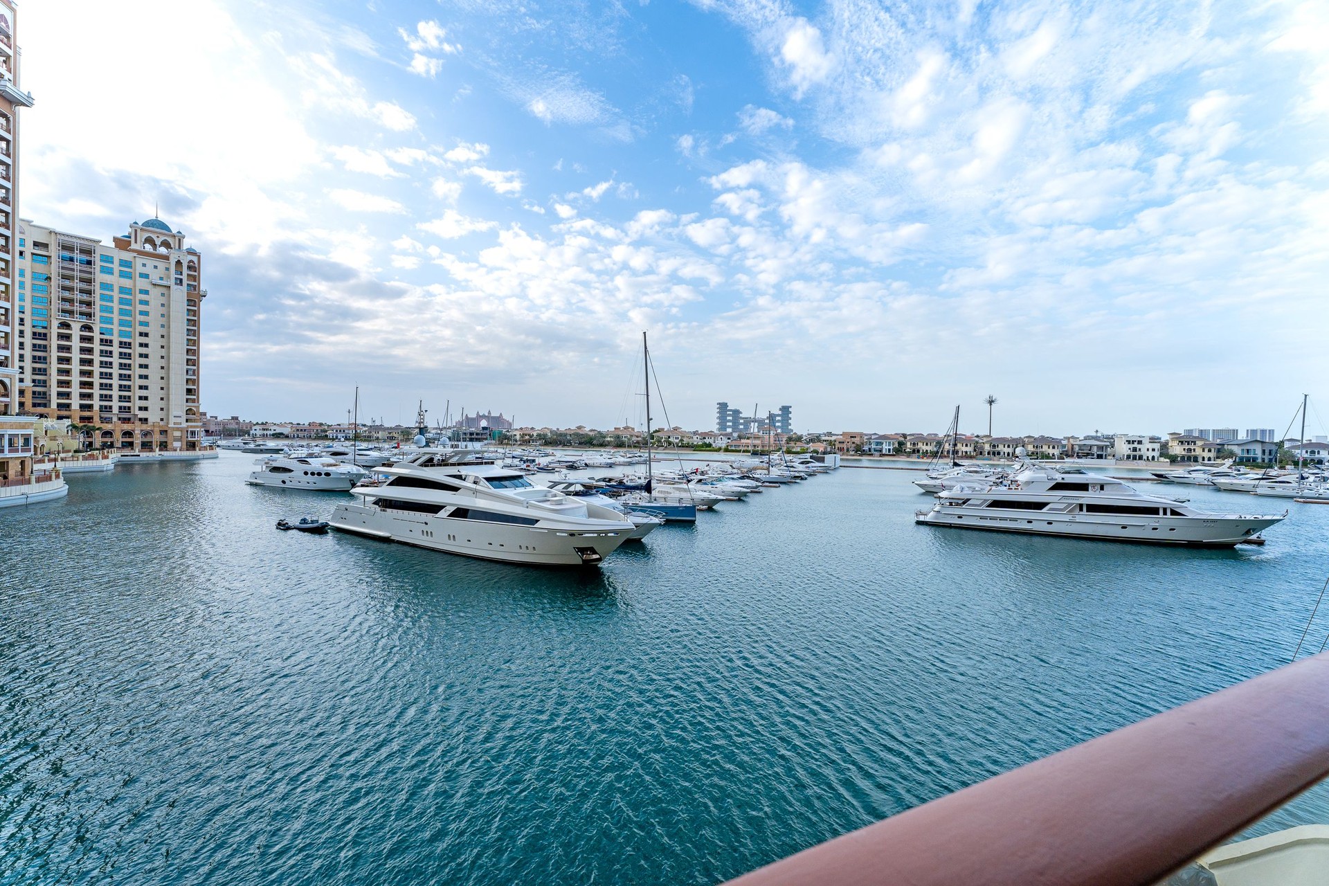 Stunning Waterfront Apartment on Palm Jumeirah with Atlantis views: Image 1