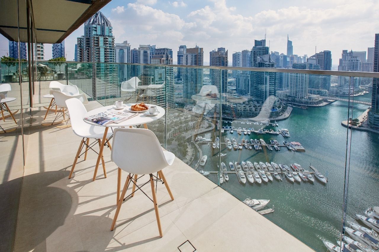 Marina View 3 Bedroom Furnished Apartment: Image 1