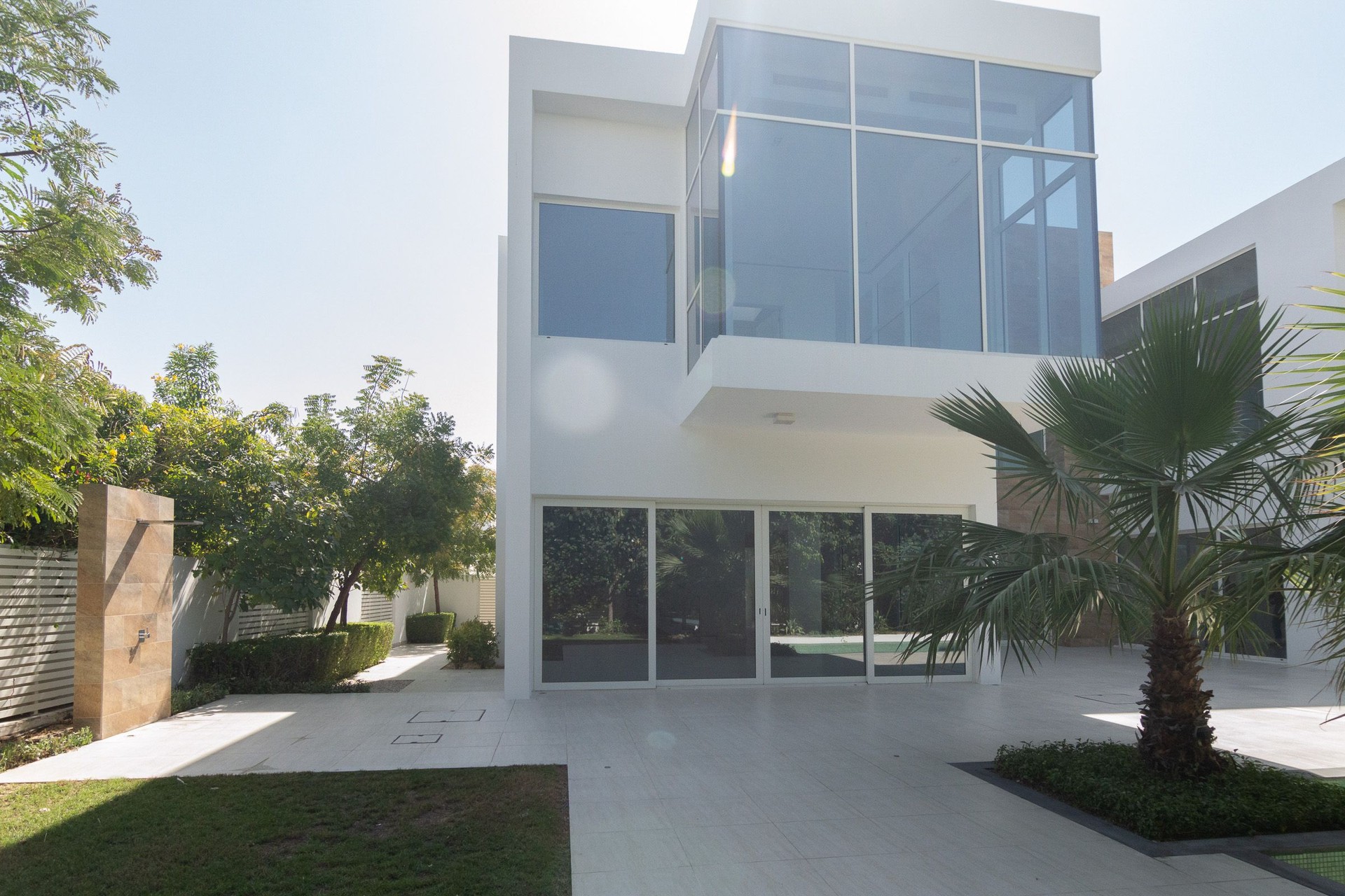Beautiful and Contemporary | Vacant soon: Image 1