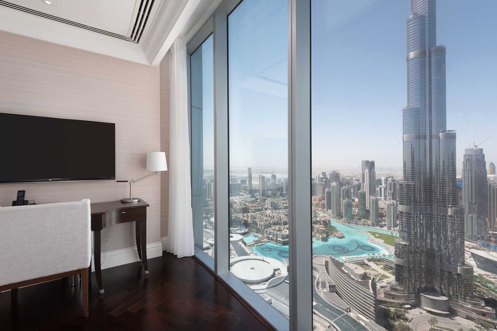 Unique Sky Collection Penthouse | Beautiful Burj Views: Image 1