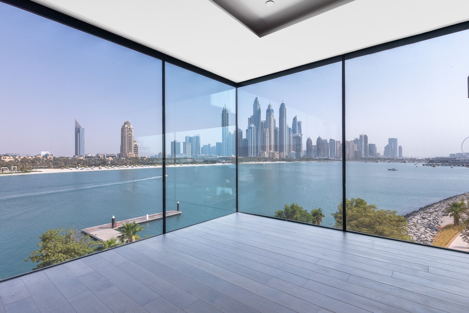 Exclusive Resale Luxury Apartment on Palm Jumeirah: Image 1