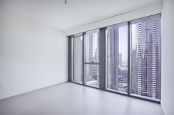 Bright and Best Layout 2 Bedrooms in Downtown: Image 4