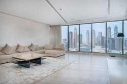 Luxury Corner Penthouse in Stunning Business Bay Residence: Image 3