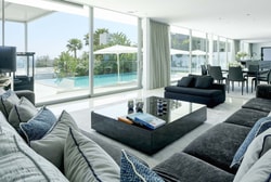 Luxury Villa with Sea Access: Image 4