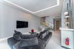 Serviced Luxury Duplex Apartment in Business Bay: Image 4