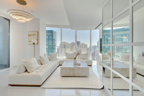 Five Star, Beach View Apartment on Jumeirah Beach Residence: Image 2