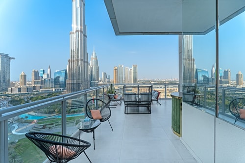 Luxury Penthouse with Spectacular Fountain Views | Owner Occupied: Image 2
