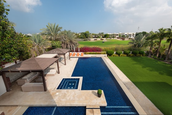 Golf Course Luxury Villa with Skyline Views in Emirates Hills: Image 7
