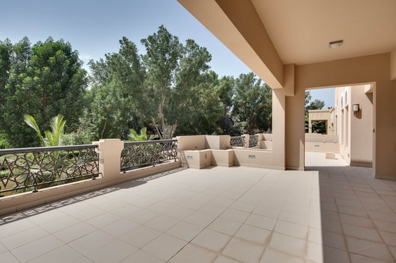 Serene Acacia Villa in Exceptional Location, Al Barari: Image 14