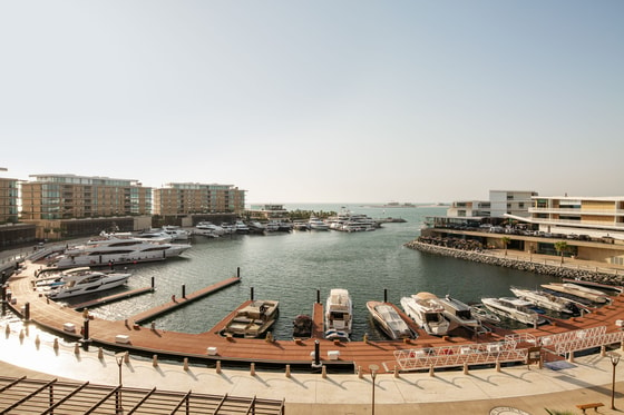 Luxury Waterfront Apartment on Jumeirah Bay Island: Image 11