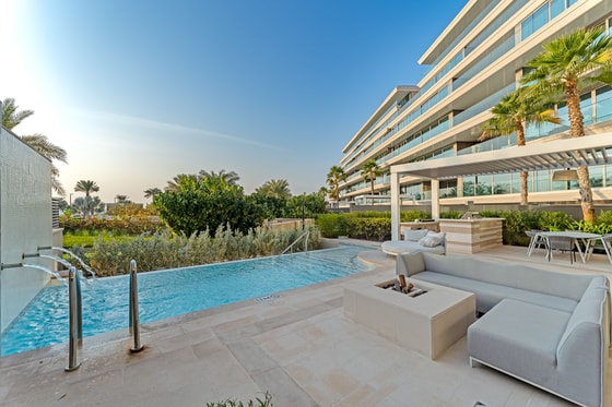 Fully Upgraded Luxury Apartment in Palm Jumeirah Hotel Residence: Image 36