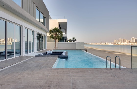 Fully Furnished Beachfront Villa On Palm Jumeirah: Image 33
