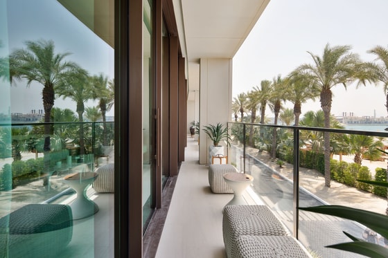 Five Star Beachfront Apartment in Luxury Palm Jumeirah Residence: Image 27