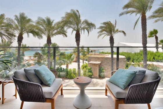 Five Star Beachfront Apartment in Luxury Palm Jumeirah Residence: Image 26