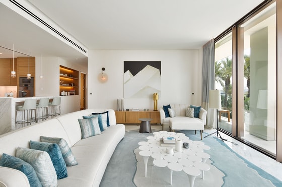 Five Star Beachfront Apartment in Luxury Palm Jumeirah Residence: Image 14