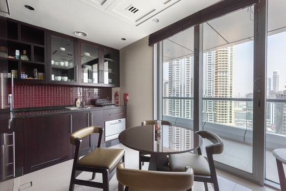 2 Bedroom Serviced Apartment in Downtown Dubai: Image 7