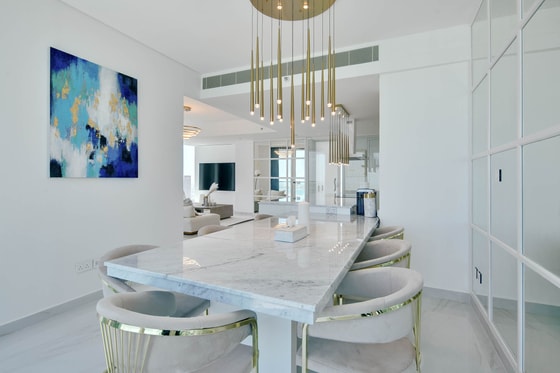 Five Star, Beach View Apartment on Jumeirah Beach Residence: Image 9
