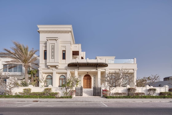 Custom-built, Beachfront Luxury Villa in Umm Suqeim, picture 1