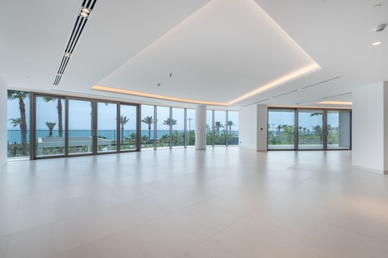 Exquisite Luxury Penthouse Apartment in Palm Jumeirah Resort: Image 1