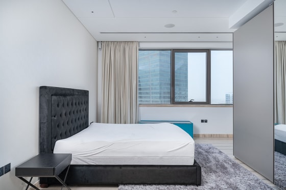 Luxury Corner Penthouse in Stunning Business Bay Residence: Image 11
