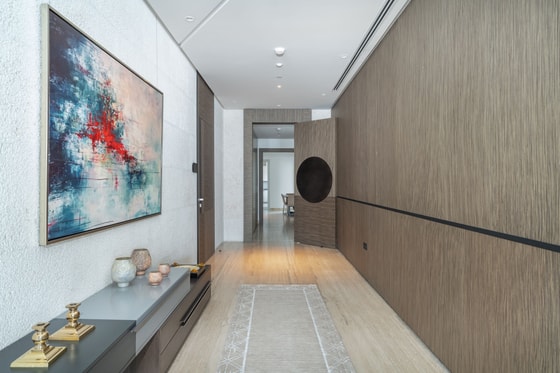 Luxury Corner Penthouse in Stunning Business Bay Residence: Image 6