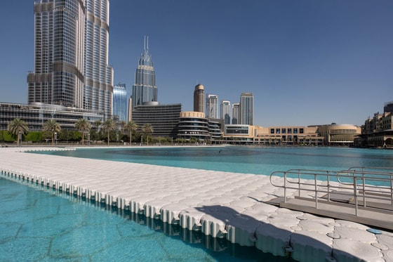 Five-star Luxury Apartment with Full Burj Views in Downtown Dubai: Image 13