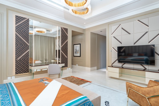 Exclusive Fully Upgraded Luxury Penthouse Apartment in Downtown Dubai: Image 9