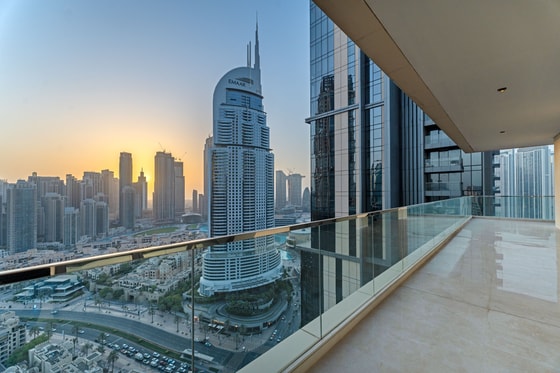 Exclusive Fully Upgraded Luxury Penthouse Apartment in Downtown Dubai: Image 2