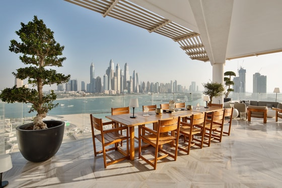 Luxury Penthouse with Sunset Views in Palm Jumeirah Hotel Residence: Image 1