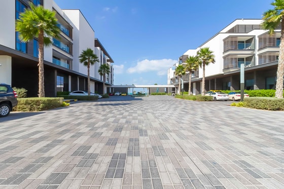 Stunning Sea View Apartment in Luxury Jumeirah beach Resort: Image 8