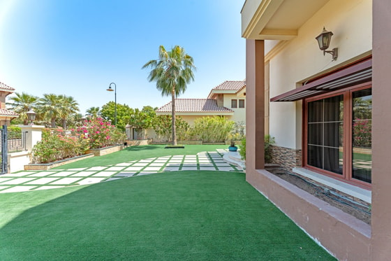 Bespoke Luxury Mansion Villa in Jumeirah Islands: Image 25