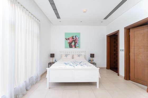 Bespoke Luxury Mansion Villa in Jumeirah Islands: Image 21