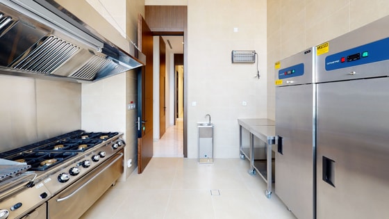 Exclusive Full Floor Luxury Waterfront Apartment in Dubai Marina: Image 19