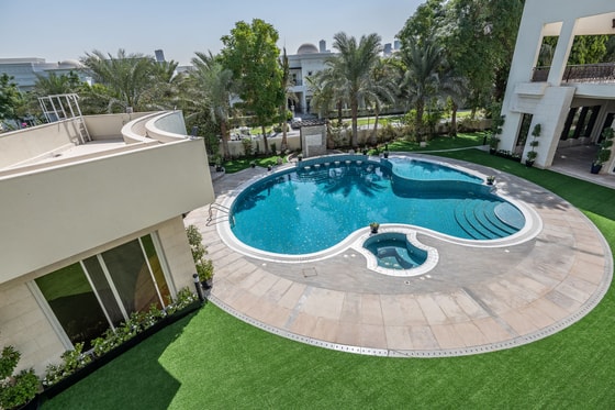 Extraordinary Extended Luxury Villa with Pool in Emirates Hills: Image 27