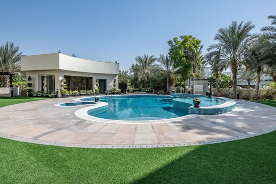 Extraordinary Extended Luxury Villa with Pool in Emirates Hills: Image 30