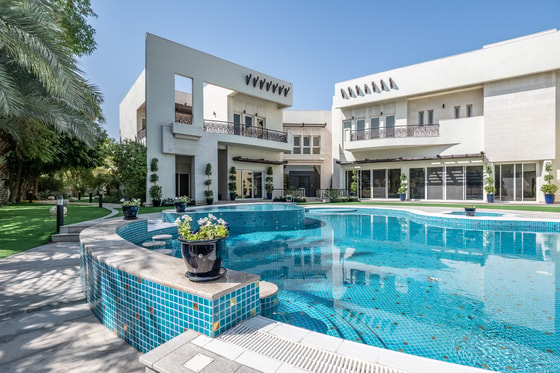 Extraordinary Extended Luxury Villa with Pool in Emirates Hills: Image 3