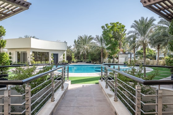 Extraordinary Extended Luxury Villa with Pool in Emirates Hills: Image 29