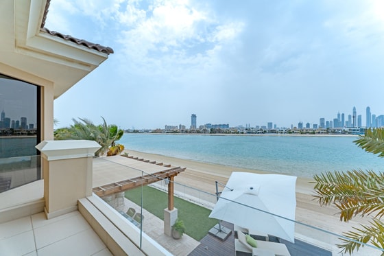 Stunning Beachfront Villa with Pool on Palm Jumeirah: Image 22