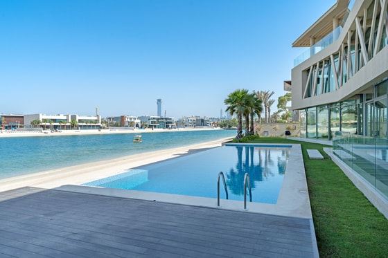 Luxurious Custom-built Villa on Palm Jumeirah: Image 42