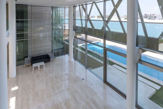 Luxurious Custom-built Villa on Palm Jumeirah: Image 34