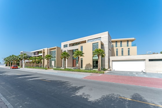Luxurious Custom-built Villa on Palm Jumeirah: Image 46