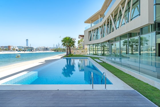 Luxurious Custom-built Villa on Palm Jumeirah: Image 43