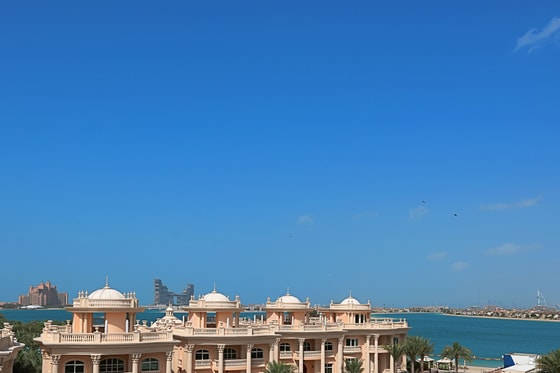 Stunning Apartment with Sea Views on Palm Jumeirah: Image 24