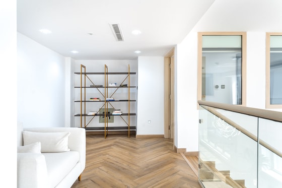 Rare and Upgraded Duplex Loft Apartment in Jumeirah Beach Residence: Image 7